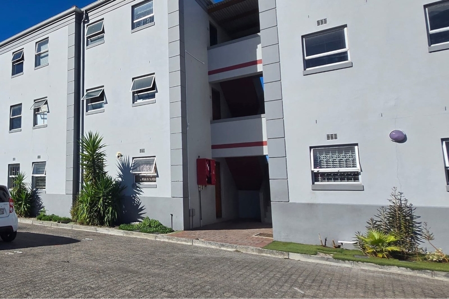 To Let 2 Bedroom Property for Rent in Lansdowne Western Cape